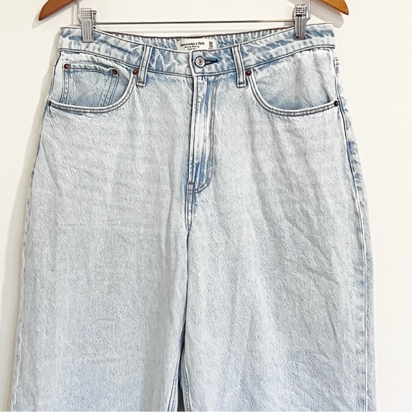 EUC Abercrombie & Fitch Curve Love High Rise Cropped Wide Leg Jean - Picture 3 of 11